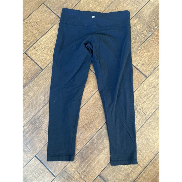 lululemon athletica Pants - Lululemon solid black crop leggings 21.5" legging Black stretchy Legging Size 6